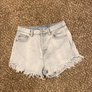 Wild Fable Light Wash Denim Frayed Hem Women's Shorts